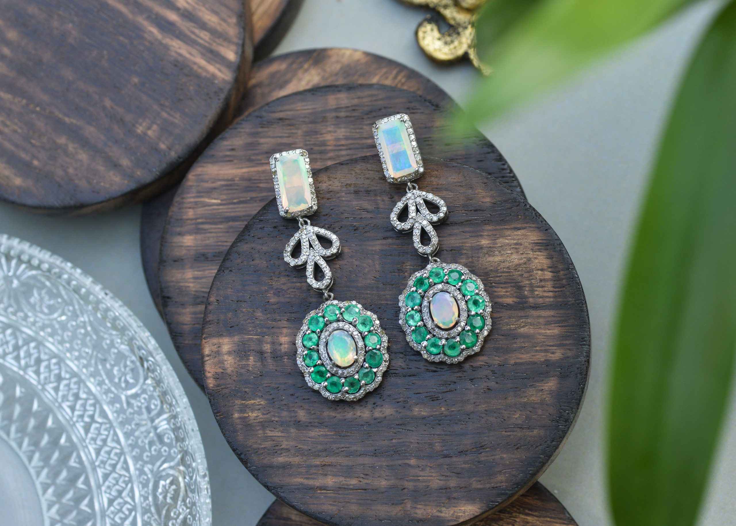 Boucles opale émeraude luxe design