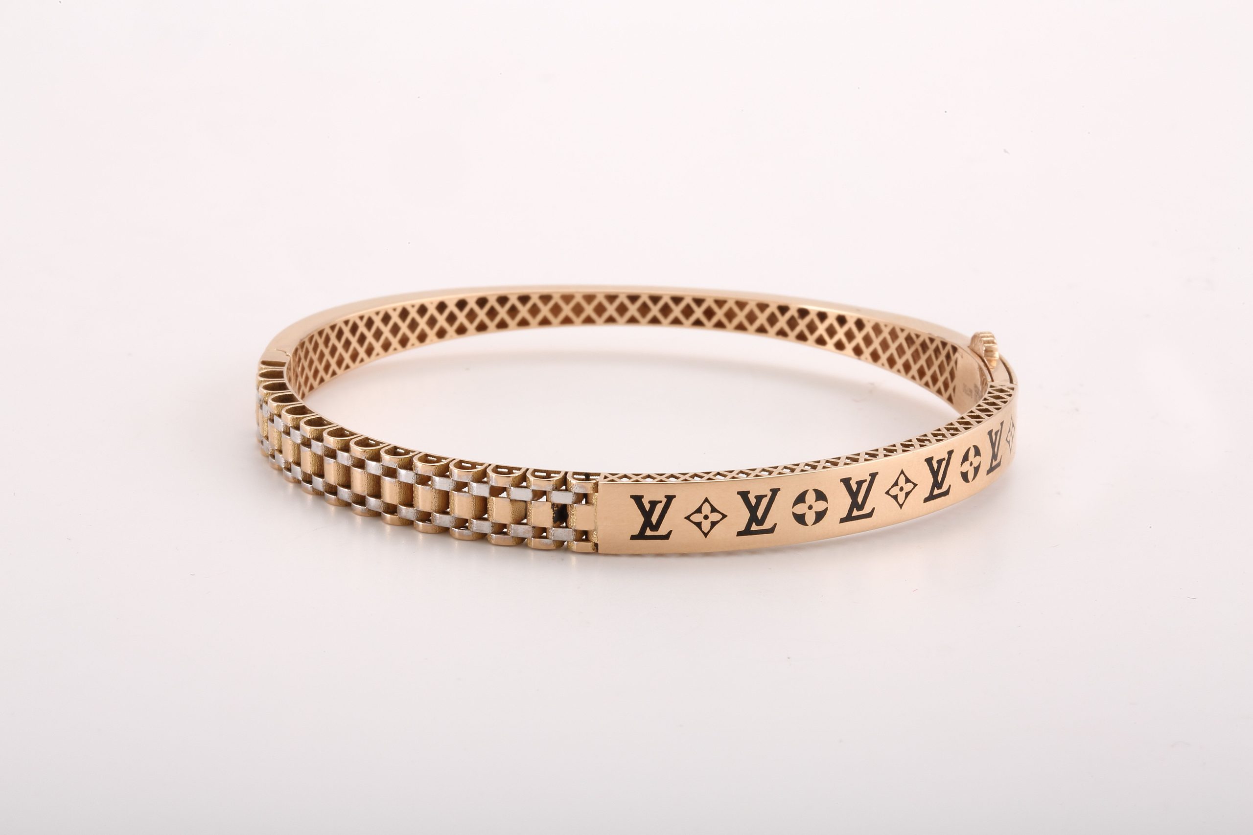 Bracelet doré chic avec motifs géométriques sophistiqués