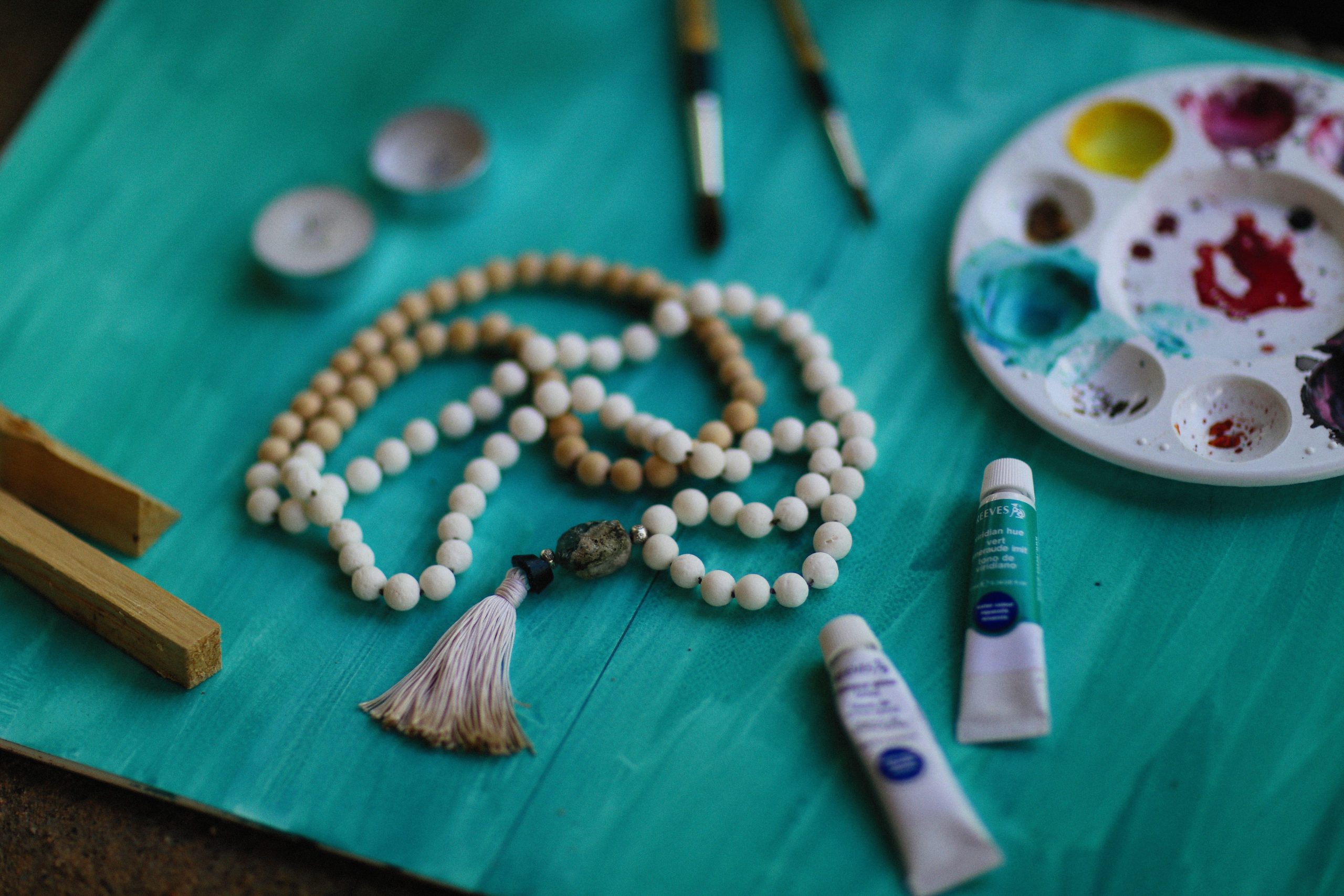 Collier perlé fait main avec pinceaux peinture